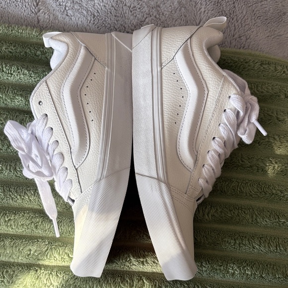 NWOB Vans Knu Skool Classic White Leather Sneakers Size 7.5 Mens/9.0 Women’s - Picture 6 of 10